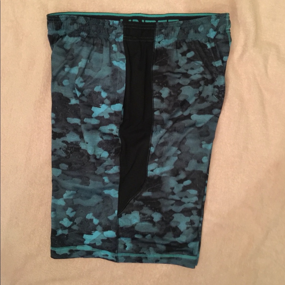 ๐ Under Armour Raid Short - Picture 4 of 8